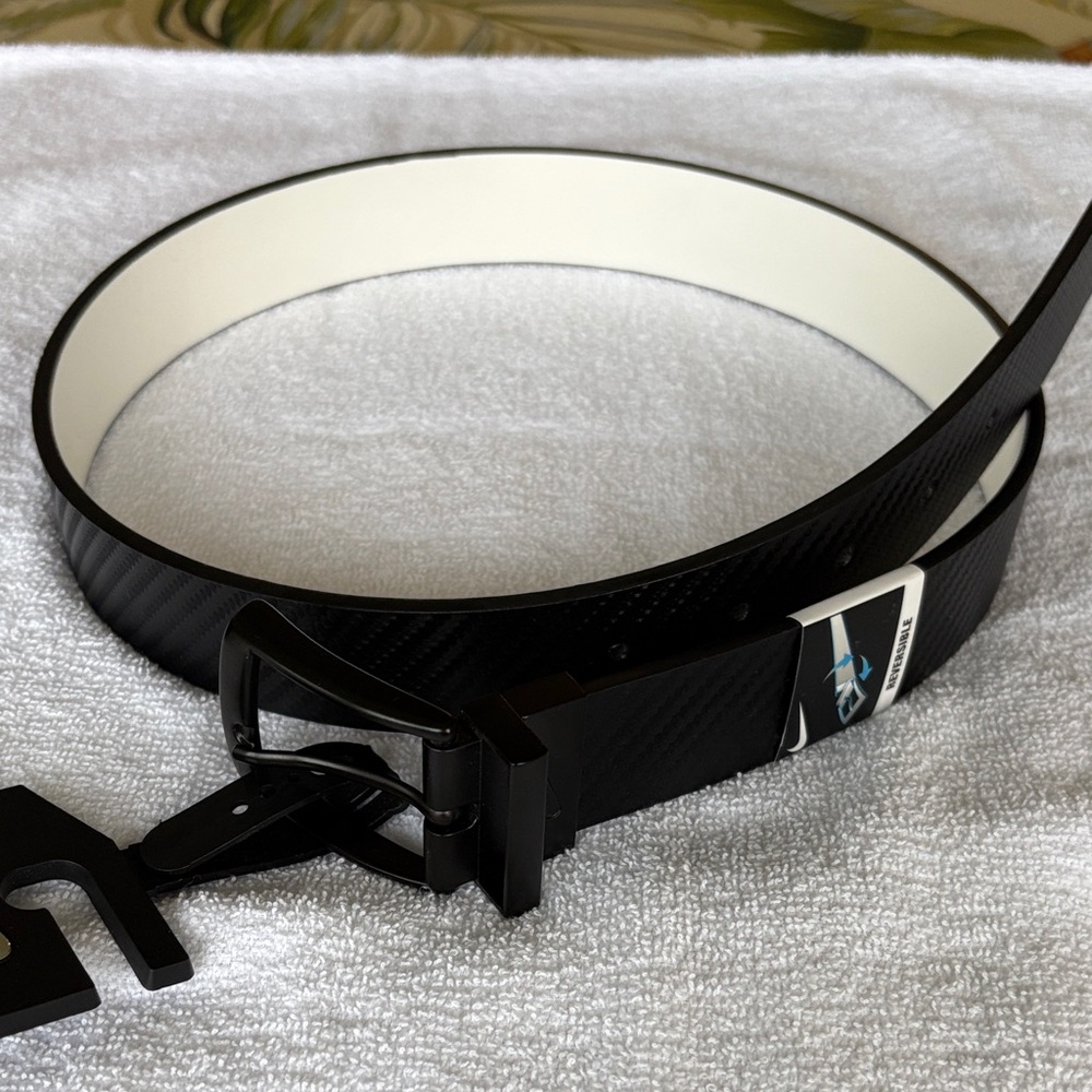 NWT NIKE Reversible Men's Leather Black / White Belt